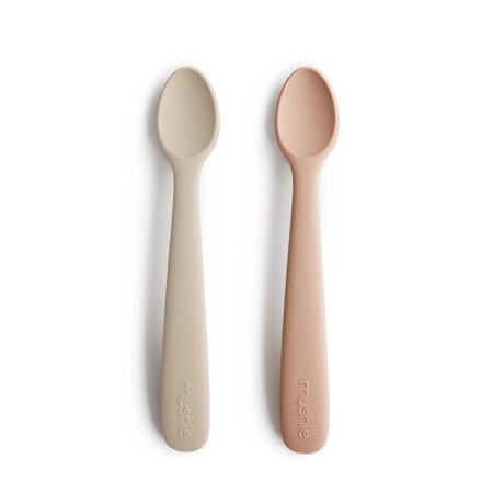 Immagine di Mushie® Set di due cucchiai in silicone Blush/Shifting Sand