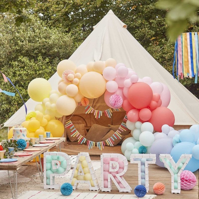 Immagine di Ginger Ray® Arco di palloncini con lanterne Pastel Party