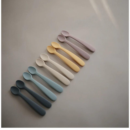 Mushie®  Set di due cucchiai in silicone Soft Lilac