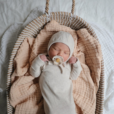 Immagine di Mushie® Berretto per neonato Ivory (0-3M)