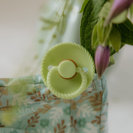 Immagine di Frigg® Ciuccio in silicone Rope Cream/Green Tea